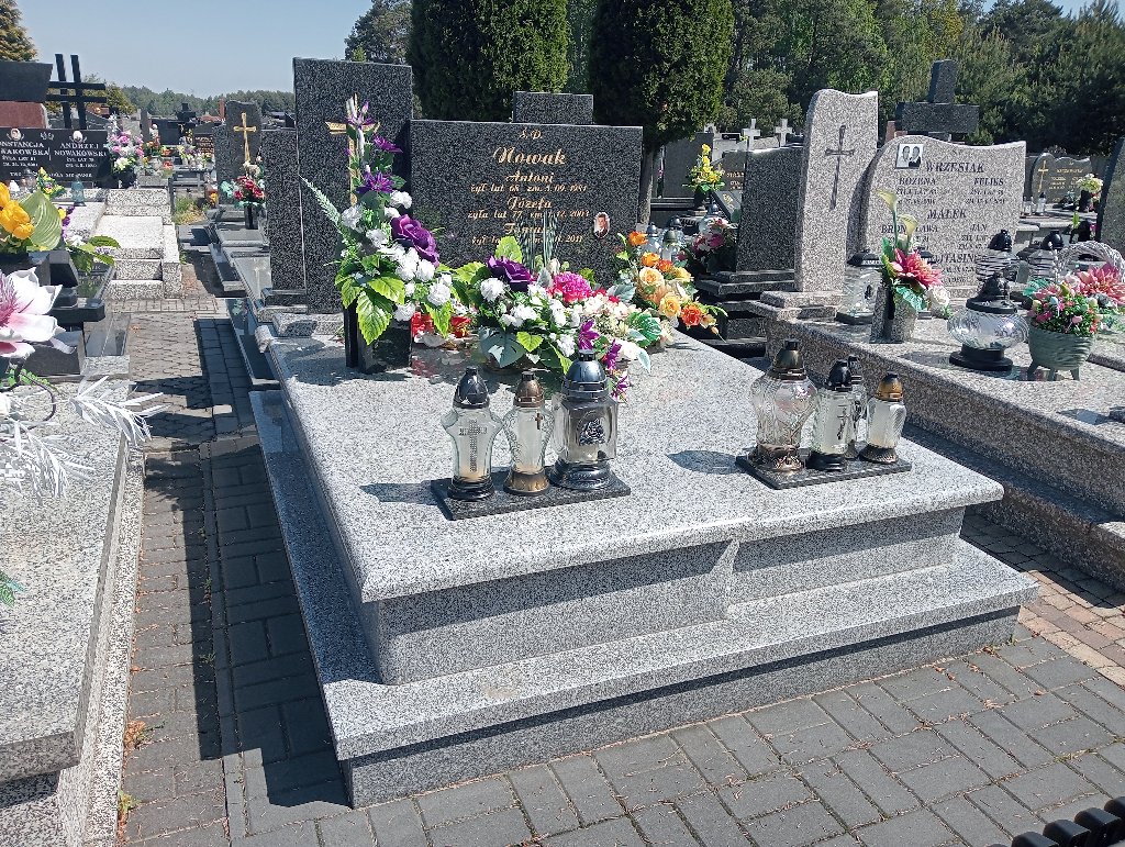 Grób Tomasz Nowak